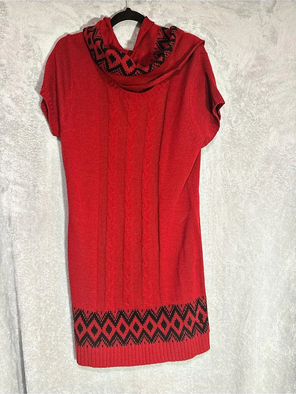 Extra Touch Red & Black Geometric Cowl Neck Size Medium